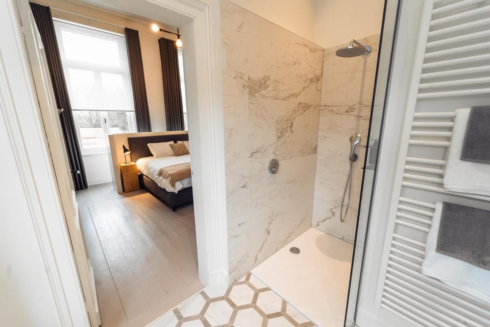 Shower, Bed, Bathroom, towels