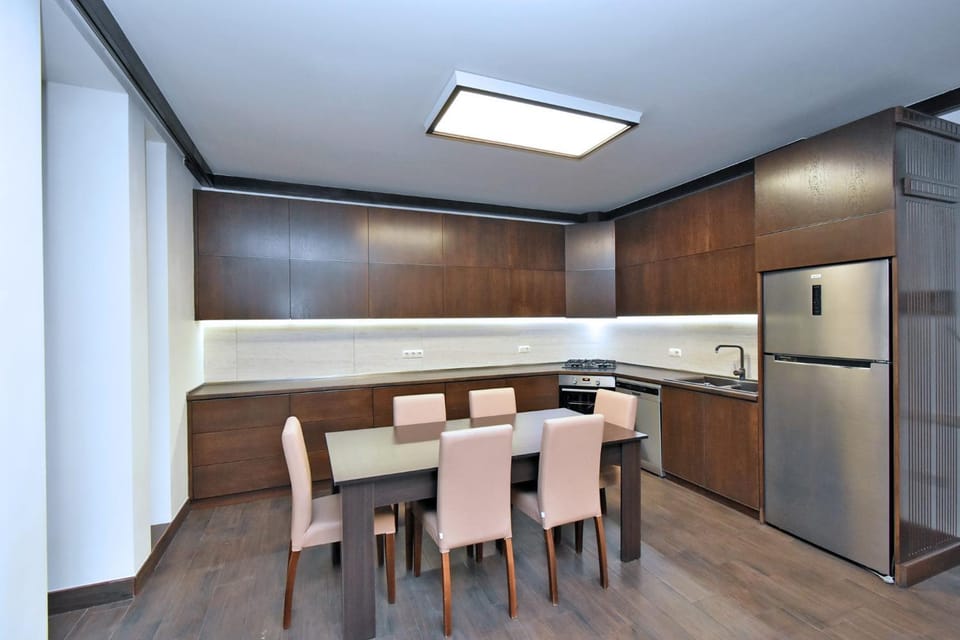 Kitchen or kitchenette, dishwasher, oven, pet friendly, stove