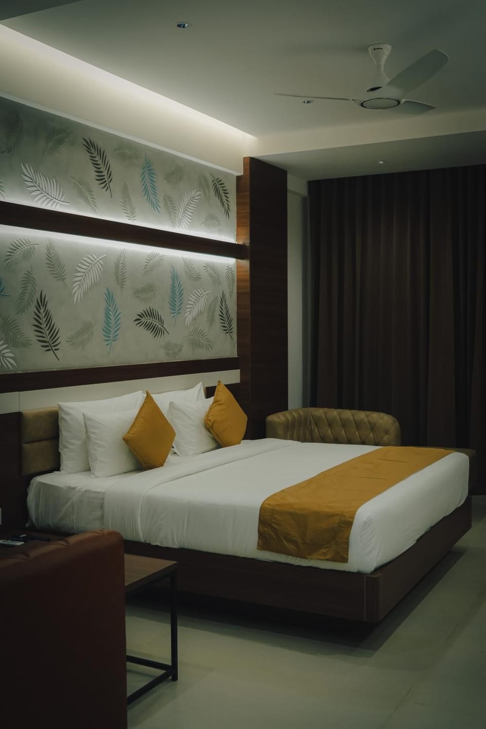 Bed, Living room, Photo of the whole room, Seating area, Bedroom