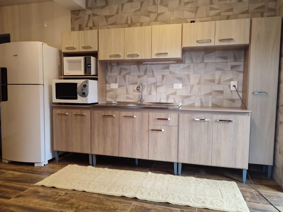 Kitchen or kitchenette, minibar, oven, pet friendly, stove, toaster