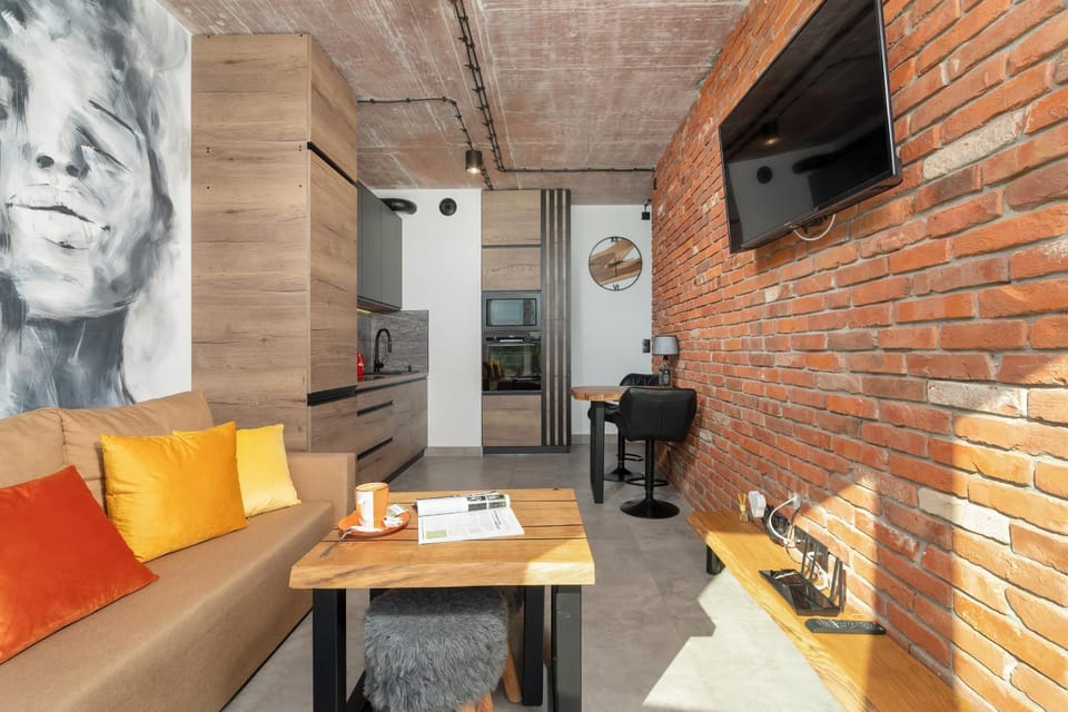 TV and multimedia, Living room, Seating area, Evening entertainment