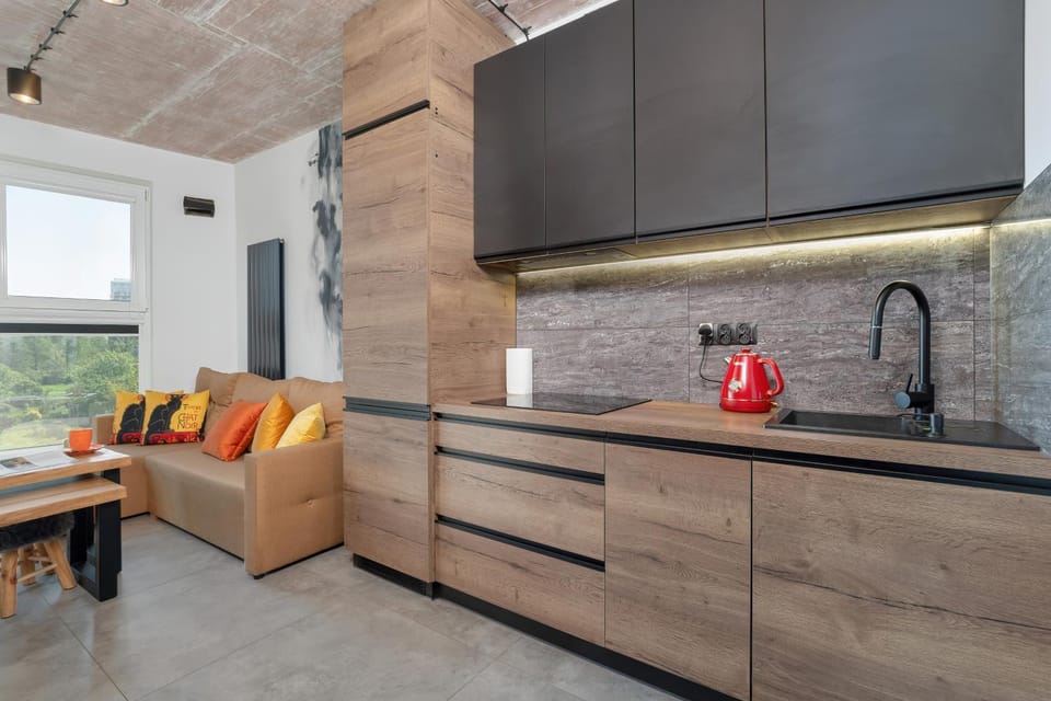 TV and multimedia, Kitchen or kitchenette, Living room, Seating area, Dining area, stove