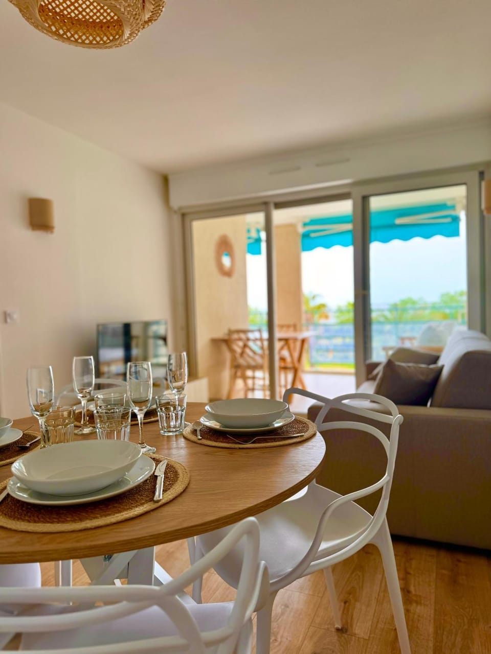 Living room, Dining area