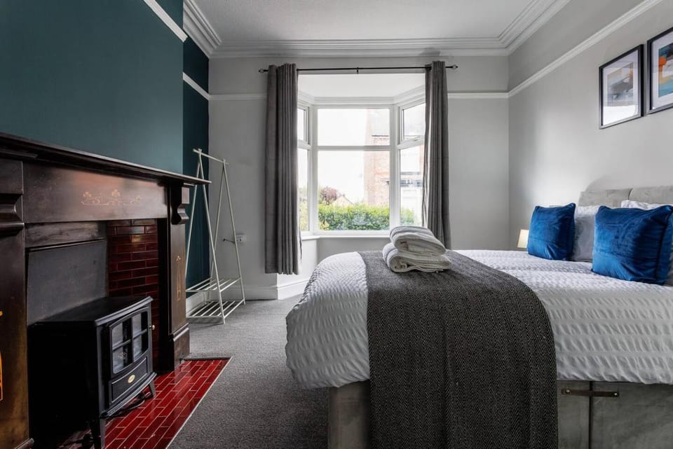 Lovely and spacious 4 BR home House in Darlington