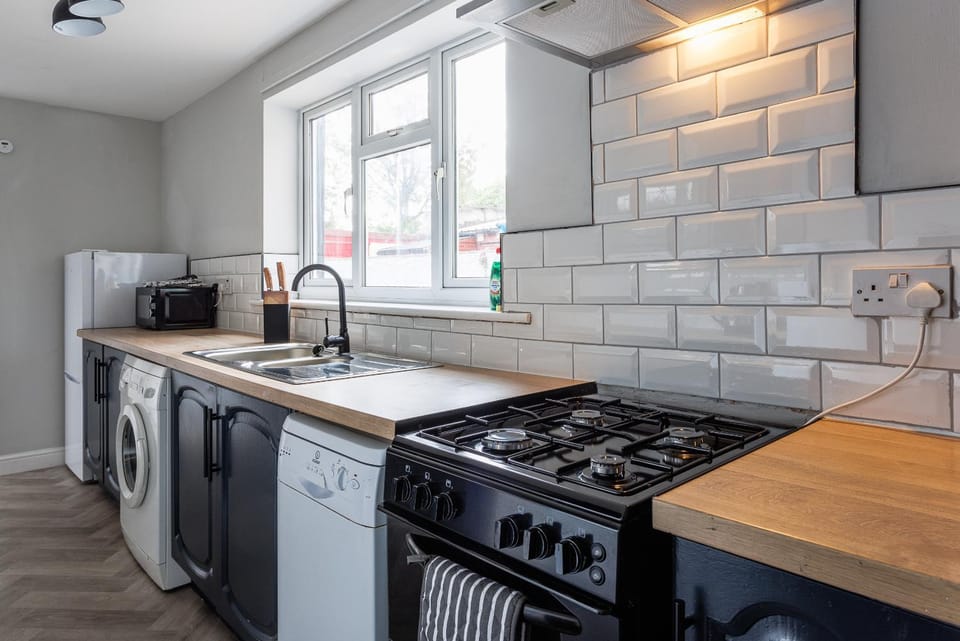 Lovely and spacious 4 BR home House in Darlington