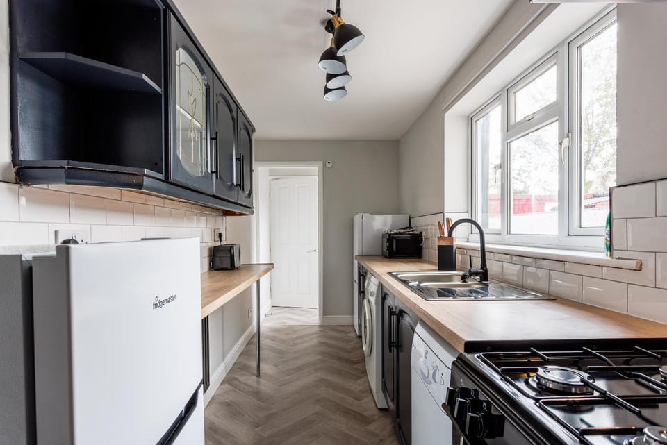 Lovely and spacious 4 BR home House in Darlington