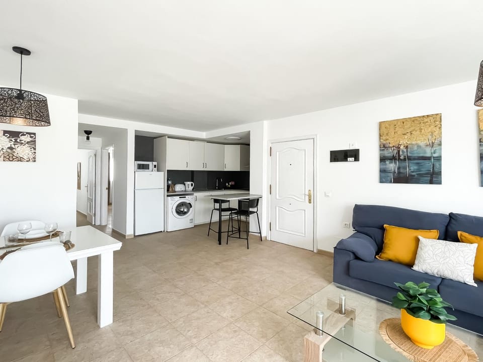 Kitchen or kitchenette, Living room, Dining area, oven, stove
