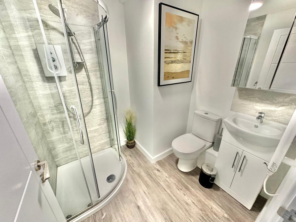 Shower, Toilet, Bathroom, towels