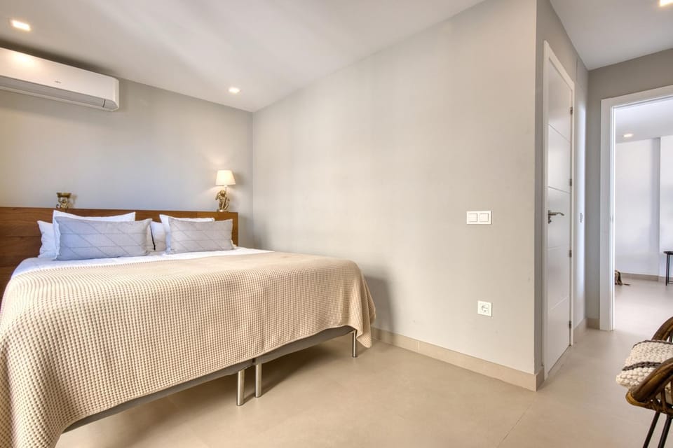 Bed, Photo of the whole room, Bedroom, air conditioner, air conditioner