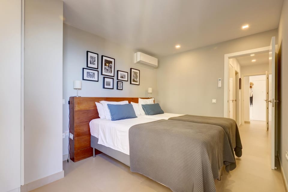 Bed, Photo of the whole room, Bedroom, air conditioner