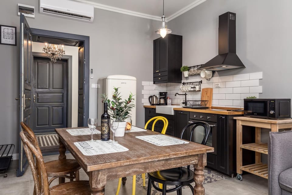 Kitchen or kitchenette, Seating area, minibar, pet friendly, stove