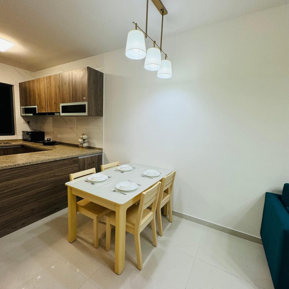 Kitchen or kitchenette, Dining area, stove