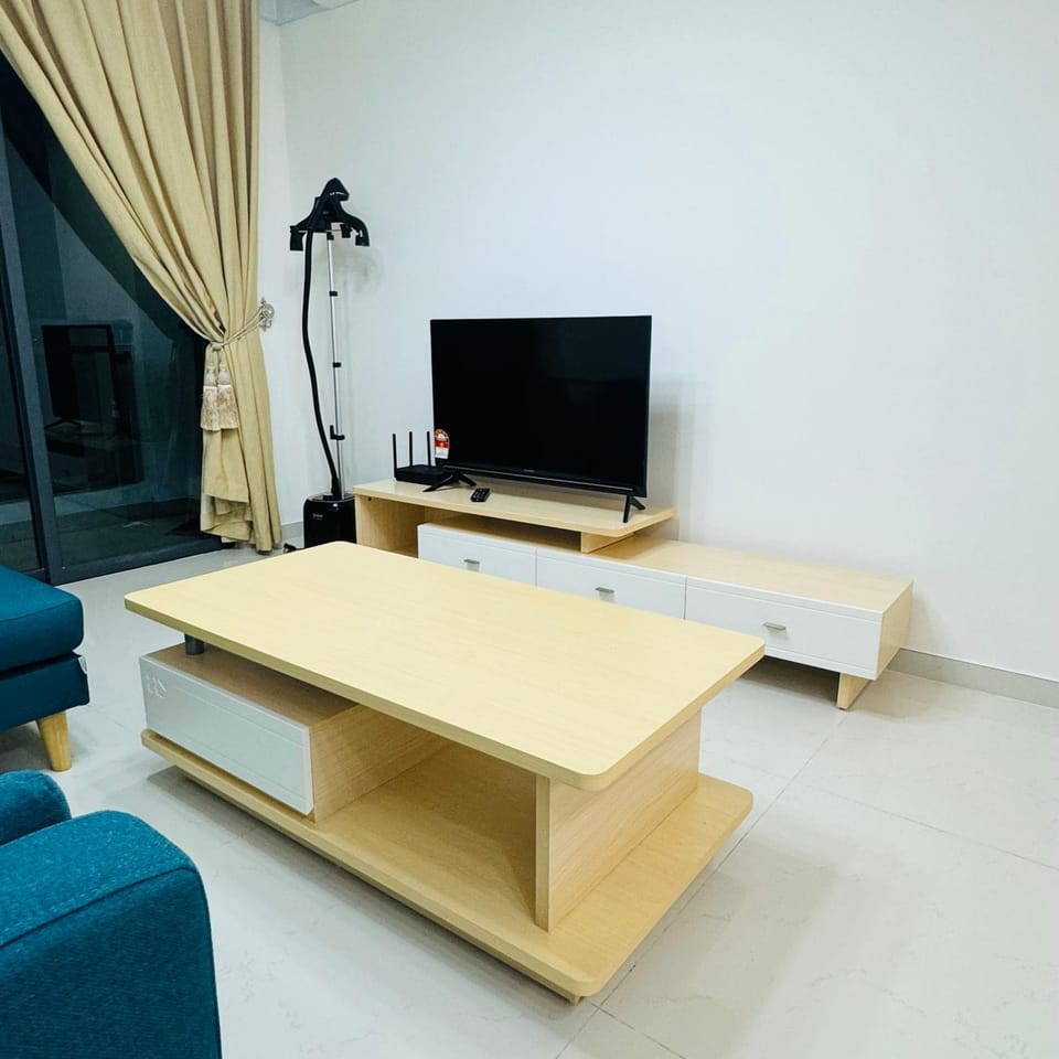 Communal lounge/ TV room, TV and multimedia, Living room, flat iron