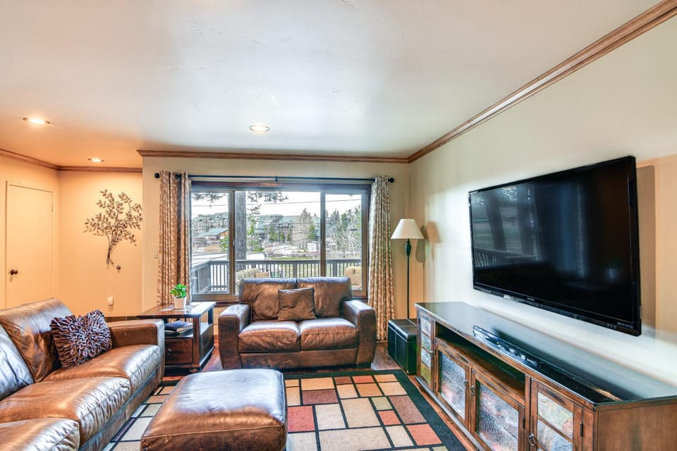 1 Mi to Ski Resort: South Lake Tahoe Townhome House in South Lake Tahoe