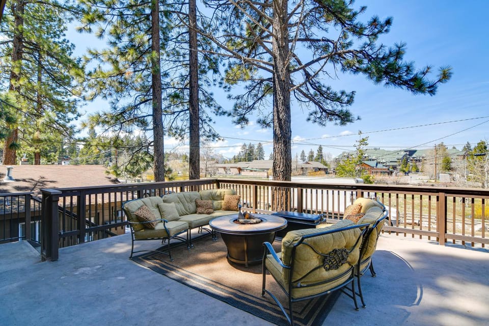 1 Mi to Ski Resort: South Lake Tahoe Townhome House in South Lake Tahoe