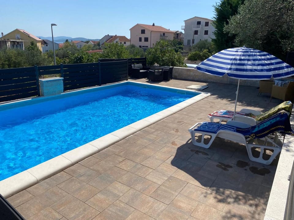 Pool view, Swimming pool, sunbed