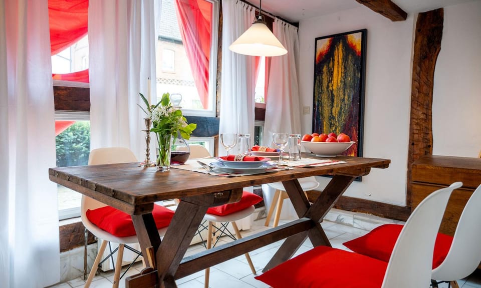 Seating area, Dining area, Food