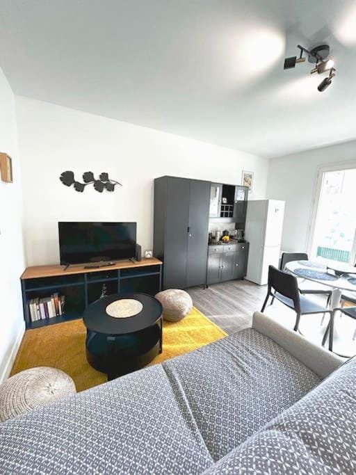 Appartement cosy avec terrasse et parking, 4 pers. Apartment in Île-de-France