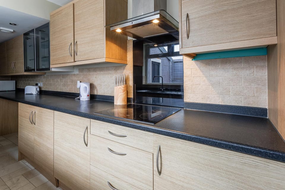 Enjoy 4 BR spacious home 7 mins from city House in Darlington