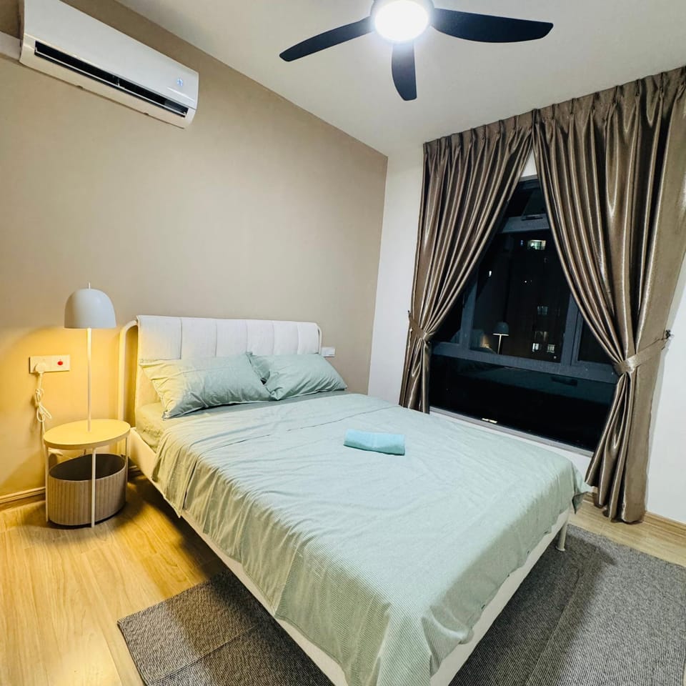 Bed, Living room, Photo of the whole room, Bedroom, air conditioner