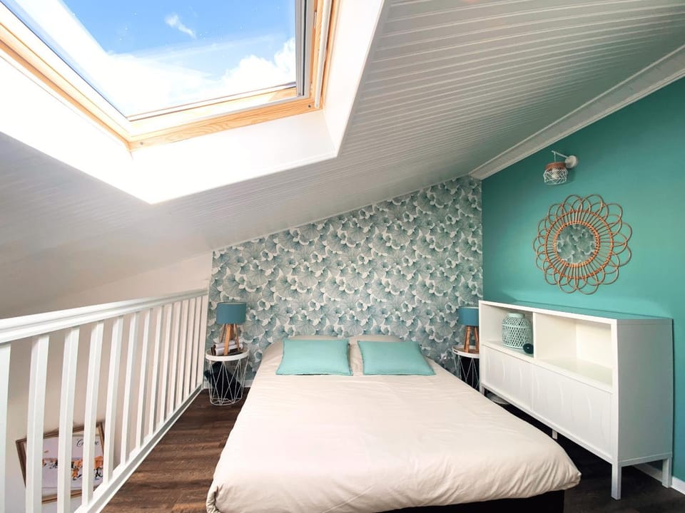 Bed, Bedroom