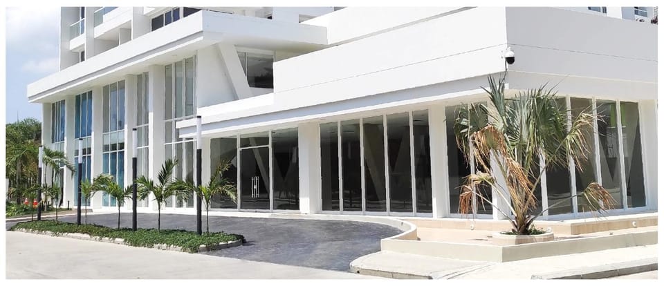 Property building, Facade/entrance, Garden