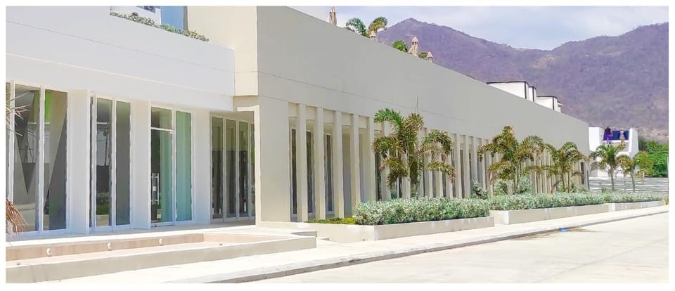 Property building, Facade/entrance, Mountain view