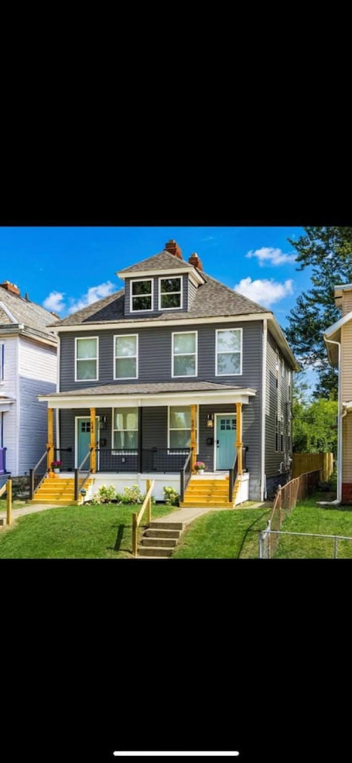 2 homes side by side downtown with fenced yard and hot tub House in Ohio