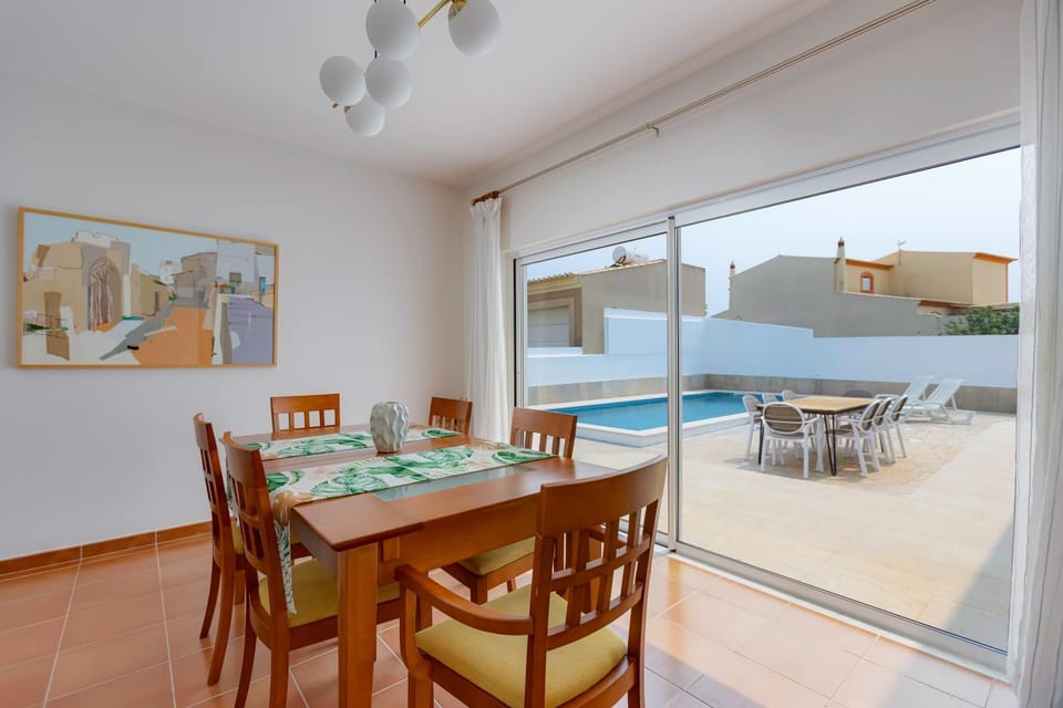Patio, Dining area, Swimming pool