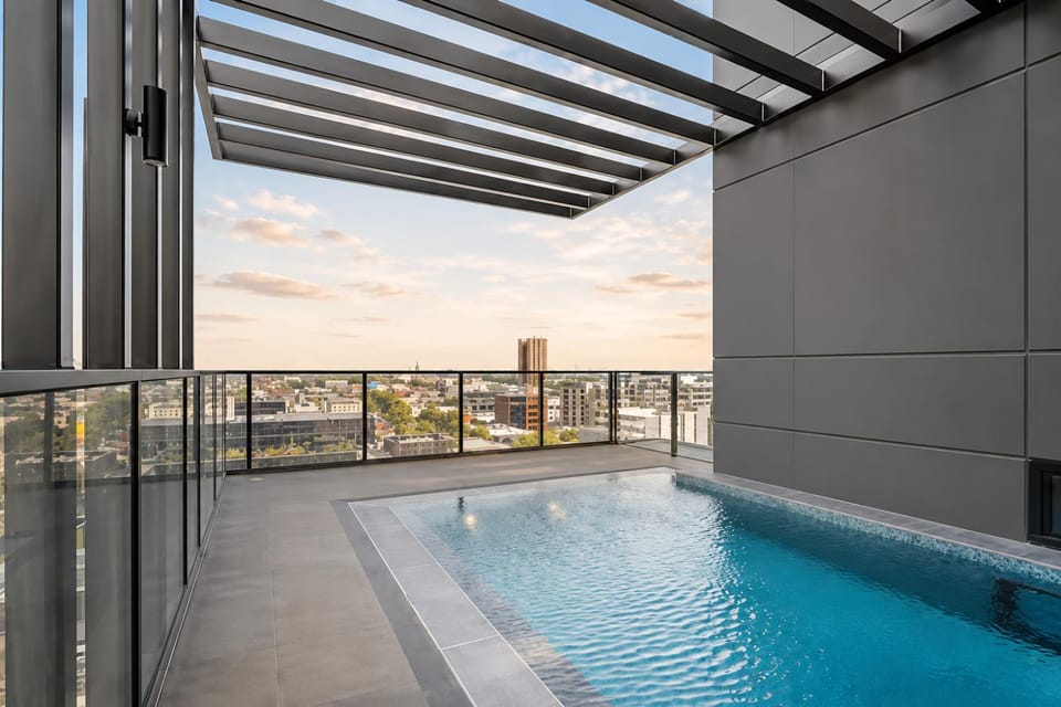 Stature 2BR Level 14 - Pool, Gym, Balcony & Views Apartment in Southbank