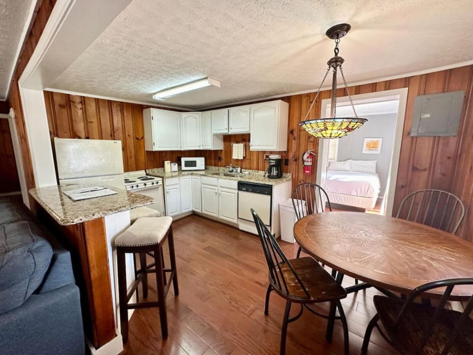 Cottage 1- Lees Ford Marina House in Lake Cumberland