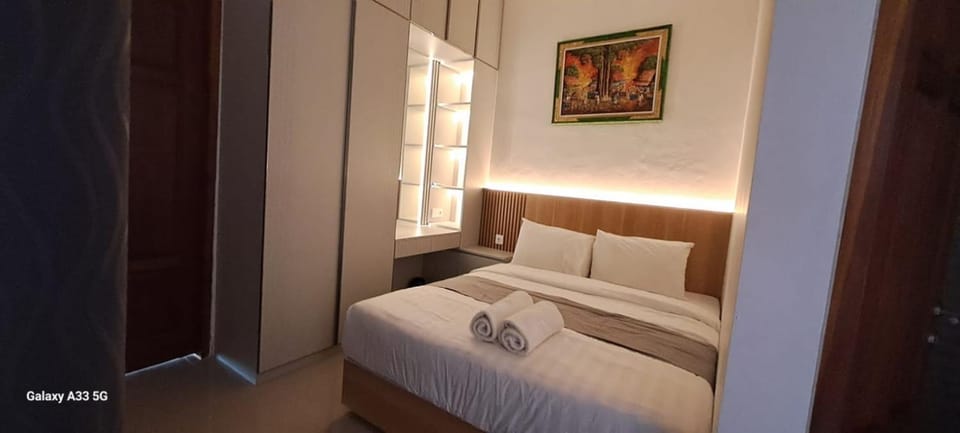 Bed, Photo of the whole room, Bedroom, towels, wardrobe