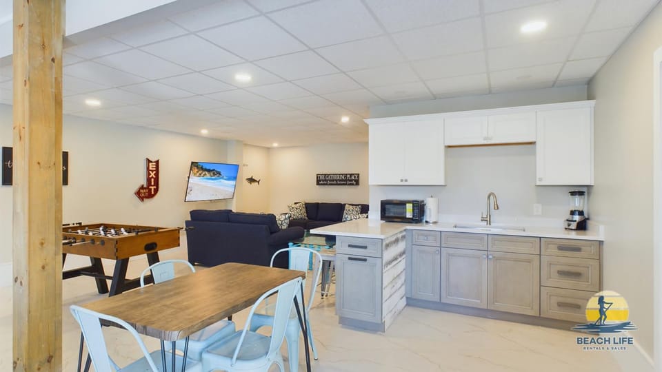 TV and multimedia, Kitchen or kitchenette, Seating area, Dining area