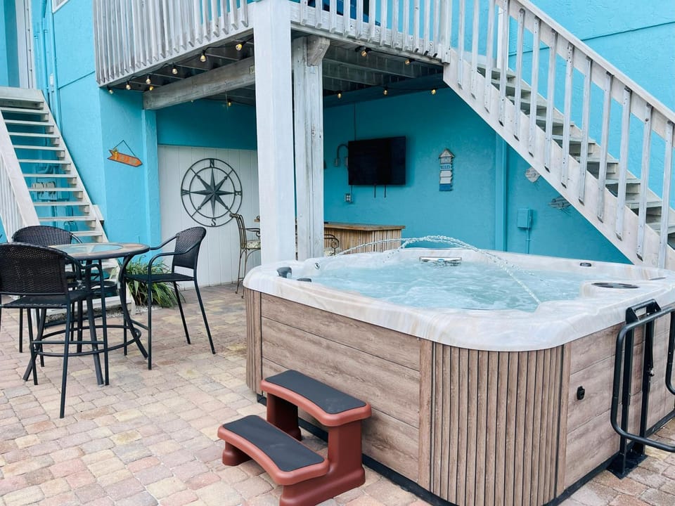 Hot Tub, Hot Tub