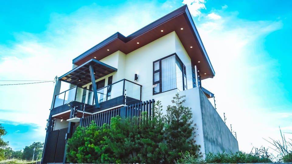 Cozy Pool Villa near SM Pampanga and Sky Ranch Pampanga House in Calabarzon