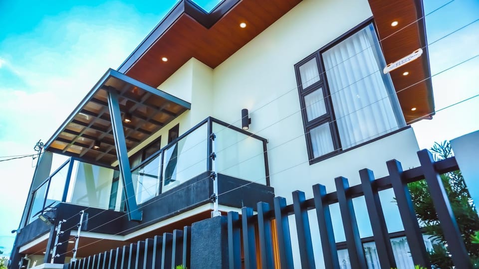Cozy Pool Villa near SM Pampanga and Sky Ranch Pampanga House in Calabarzon