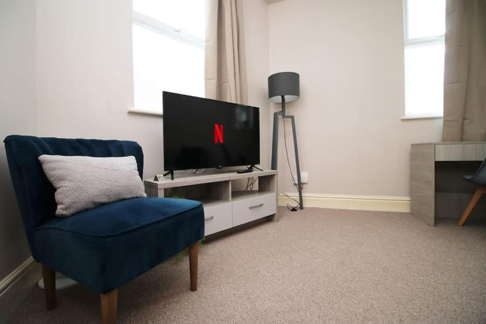 Communal lounge/ TV room, TV and multimedia, Living room, Seating area