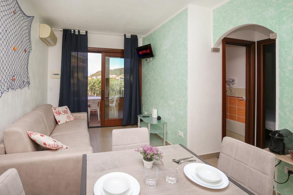 TV and multimedia, Living room, Dining area