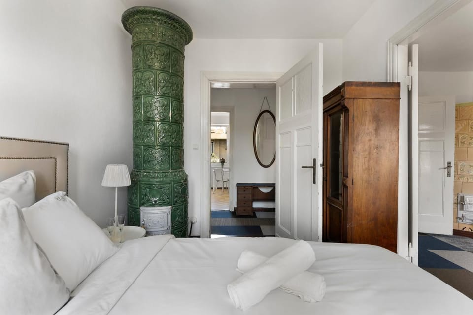 Bed, Bedroom, towels, wardrobe