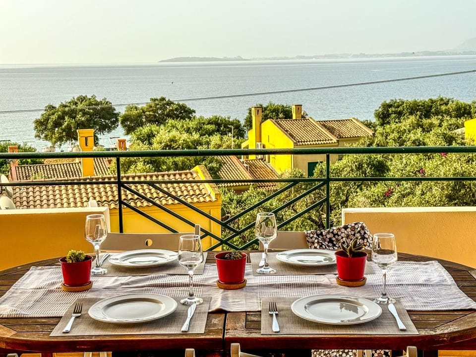 View (from property/room), Balcony/Terrace, Dining area, Sea view