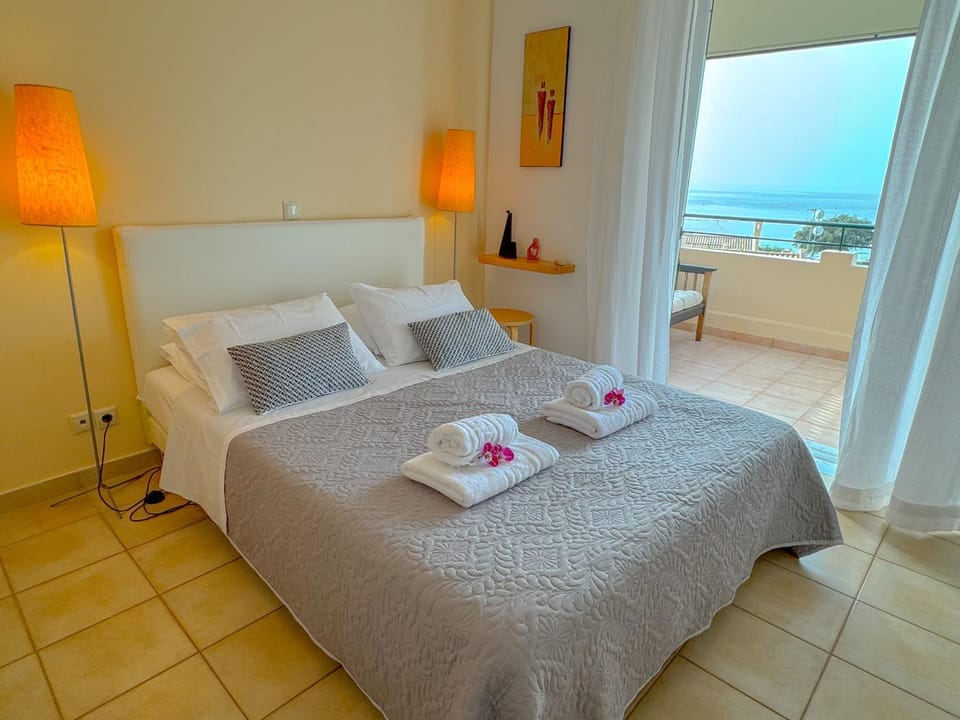 Bed, Bedroom, Sea view, towels