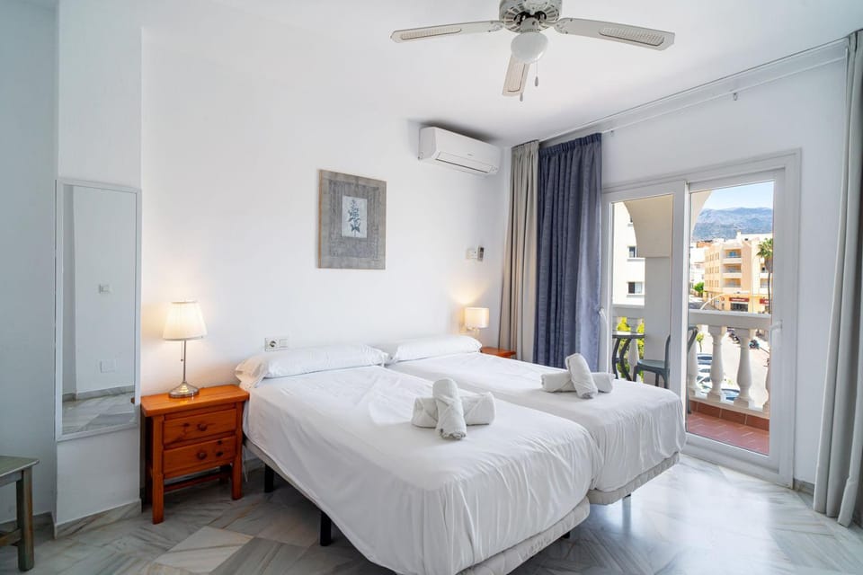 Bed, Photo of the whole room, Bedroom, air conditioner