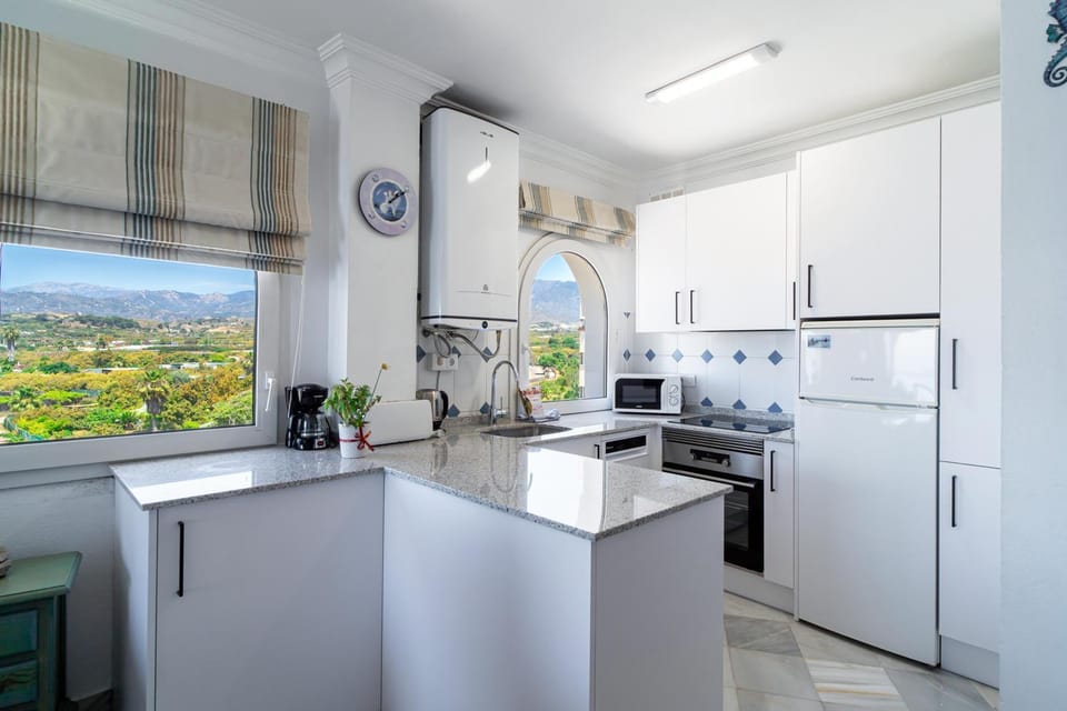 Kitchen or kitchenette, oven