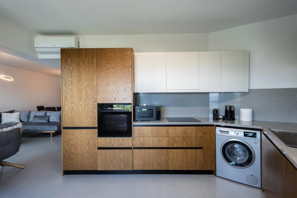 Coffee/tea facilities, dishwasher, toaster, washing machine, dryer, kitchen