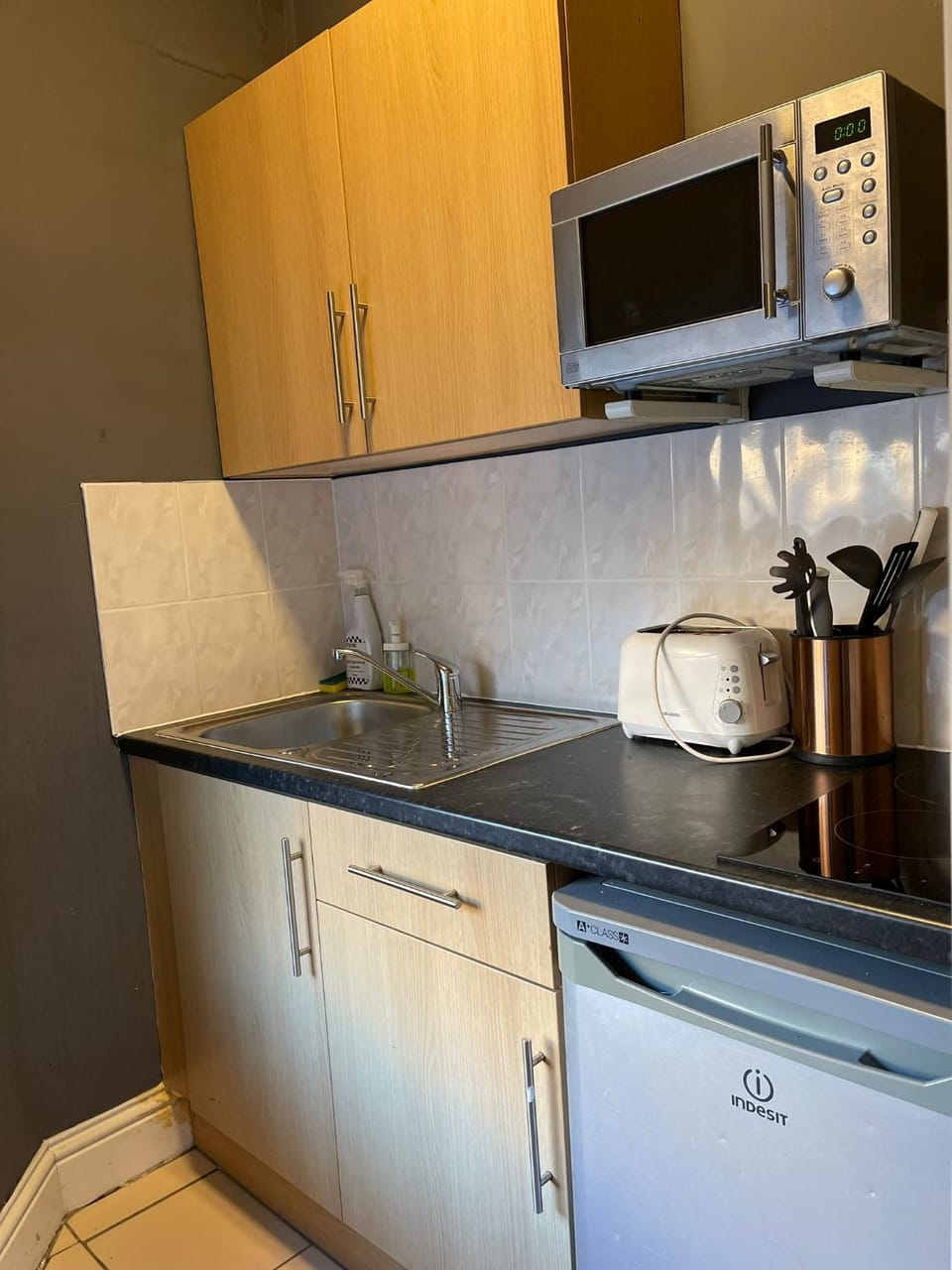 Simple Triple Studio in King's Cross Apartment in London Borough of Islington