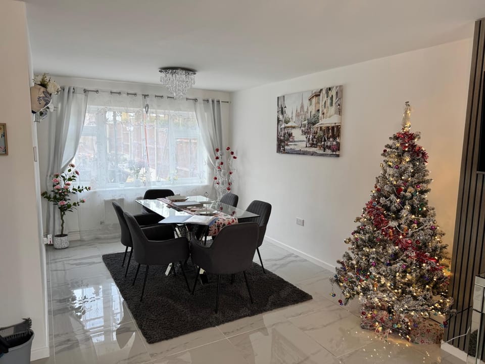 Modern 3-Bed Hideaway Near Westgate With Parking House in Canterbury