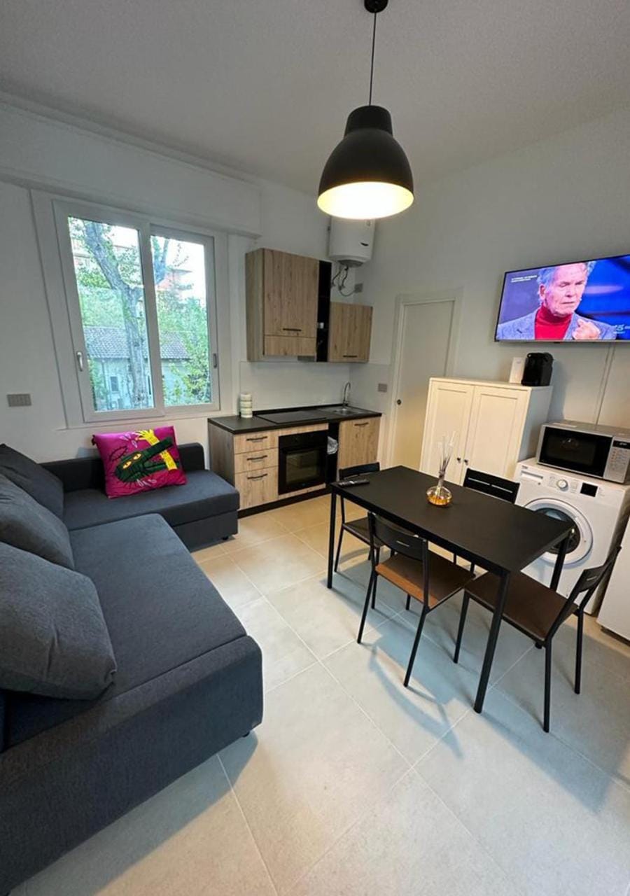 Communal lounge/ TV room, TV and multimedia, Kitchen or kitchenette, Seating area, Dining area