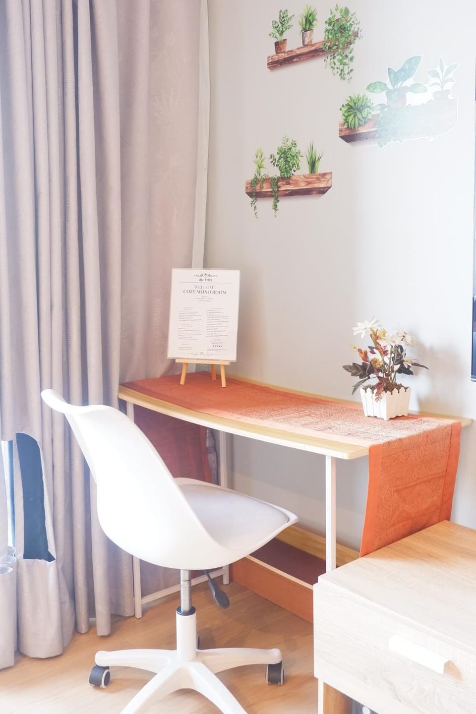 Condo in Makati with Fast WiFi, Free Pool, Netflix and Own Balcony Apartment in Makati