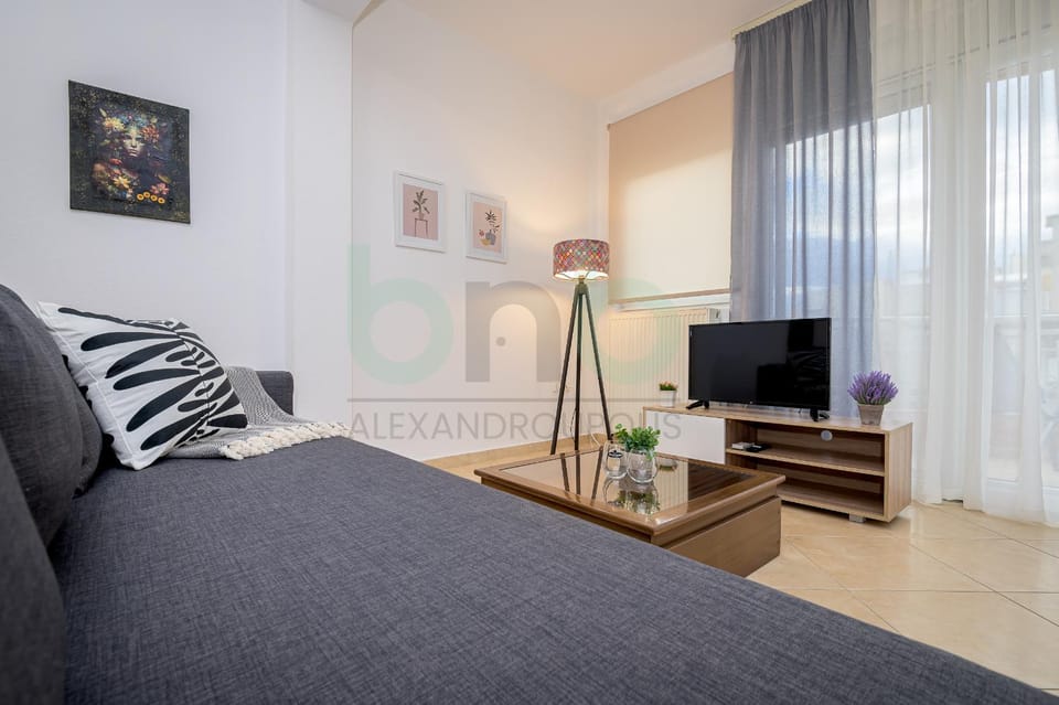 TV and multimedia, Living room, Photo of the whole room, Seating area, Evening entertainment