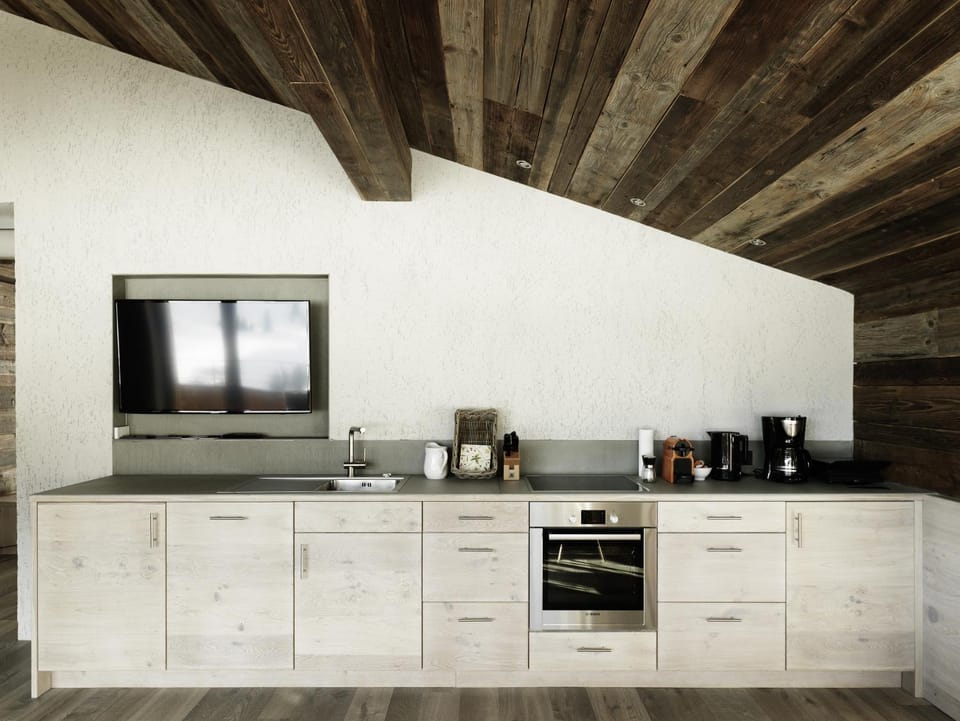 Coffee/tea facilities, Kitchen or kitchenette, pet friendly, stove